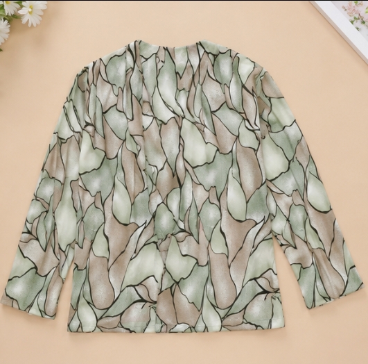 Qeuika Women's Green Abstract Printed Open Front Shrug